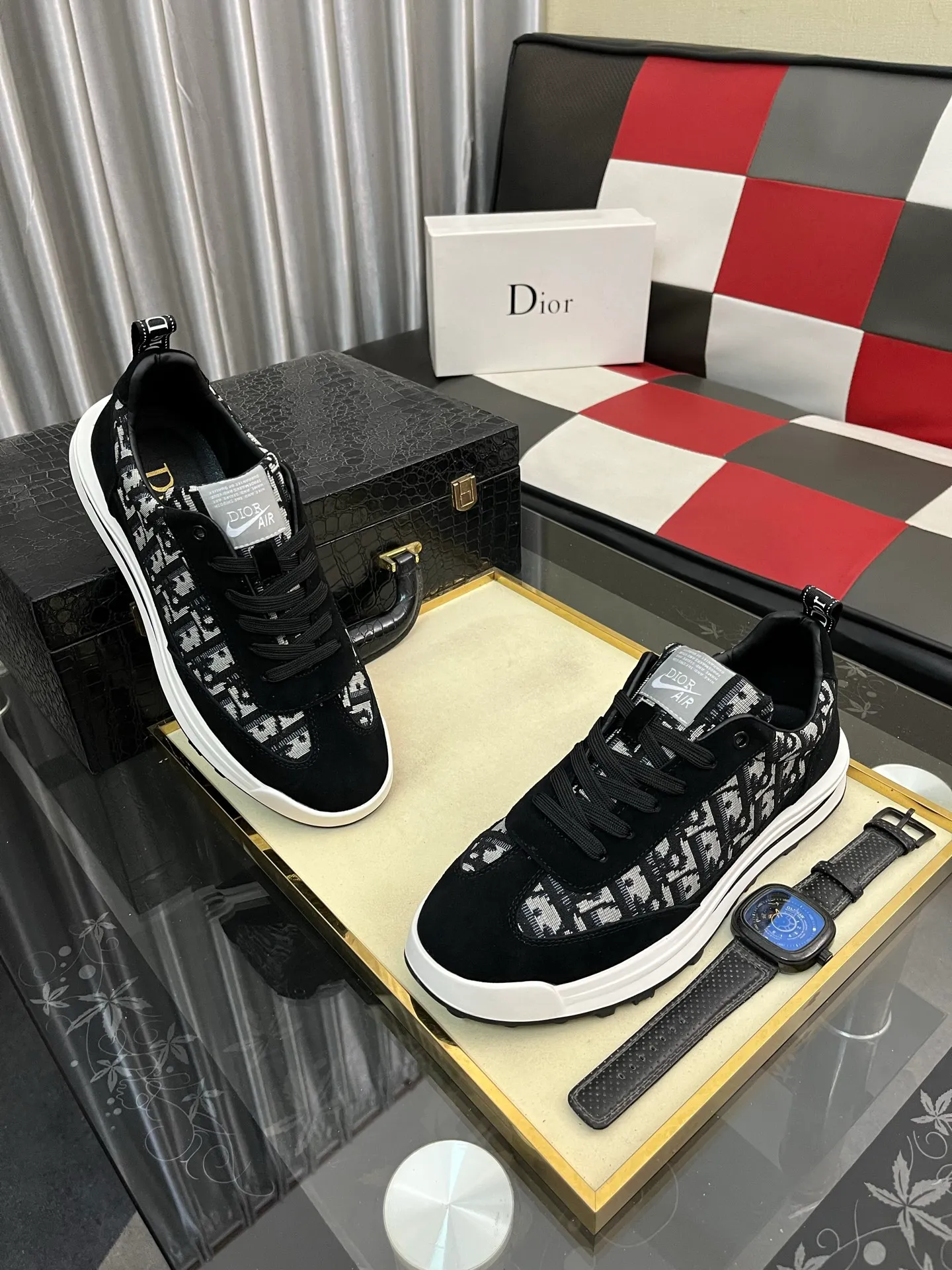 Men's shoes💰420⌚️⌚️[Dior] Dior's new men's genuine leather casual shoes, the highest version on the market, any comparison is welcome🆚! The original leather has excellent texture and is super high-end! Fetal sheep net lining imported from Italy, removable pad! Luxurious materials and fine workmanship, highly recommended! Code number: 38-443️⃣Colors available